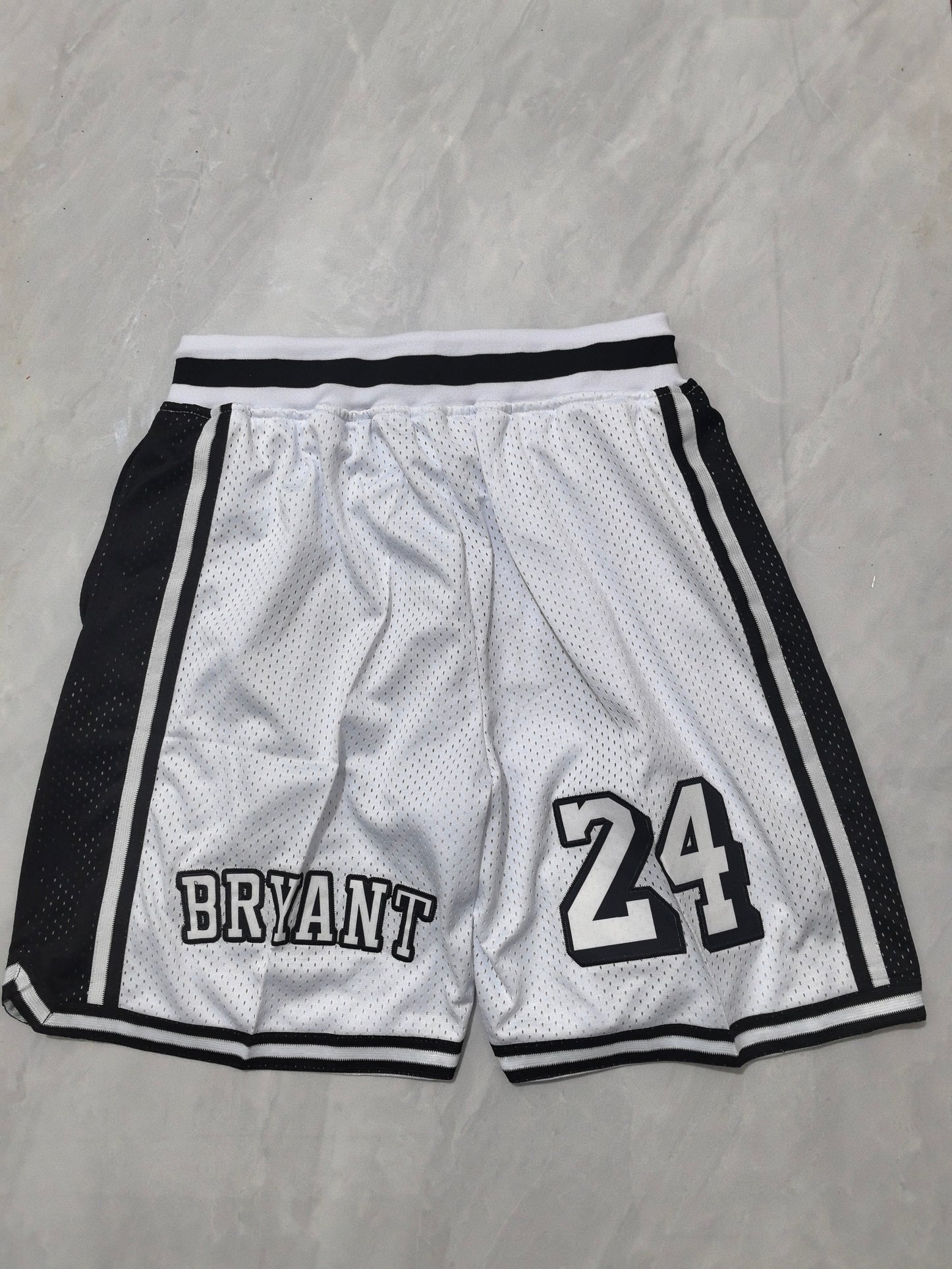 LOS ANGELES LAKERS KOBE BRYANT WHITE JERSEY