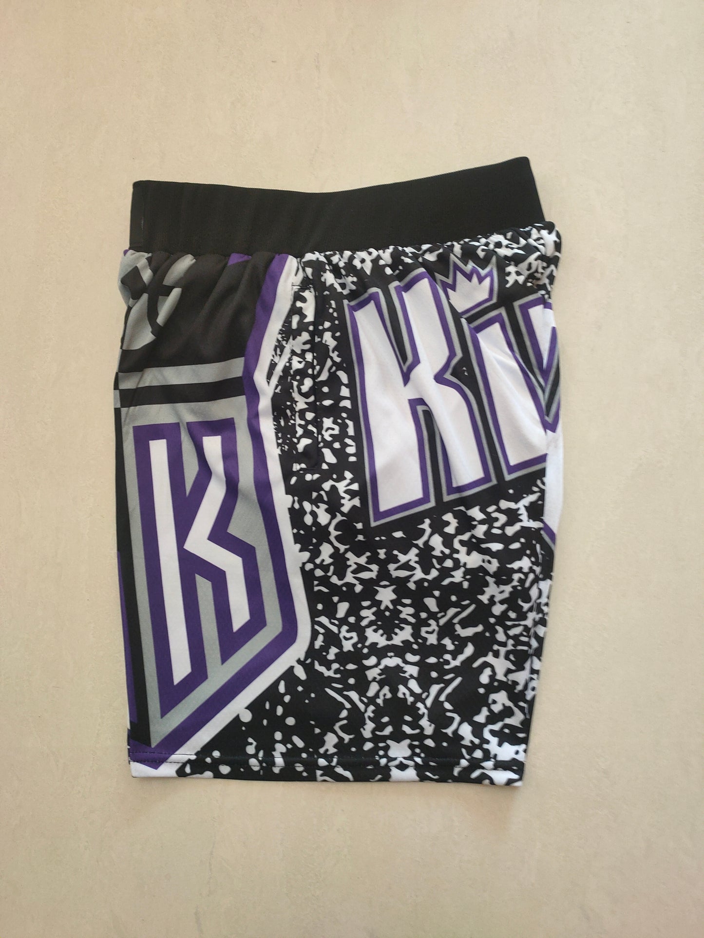 SACREMENTO KINGS BLACK SHORTS