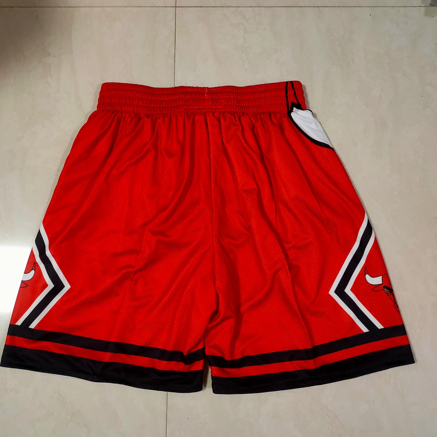 CHICAGO BULLS RED SHORTS
