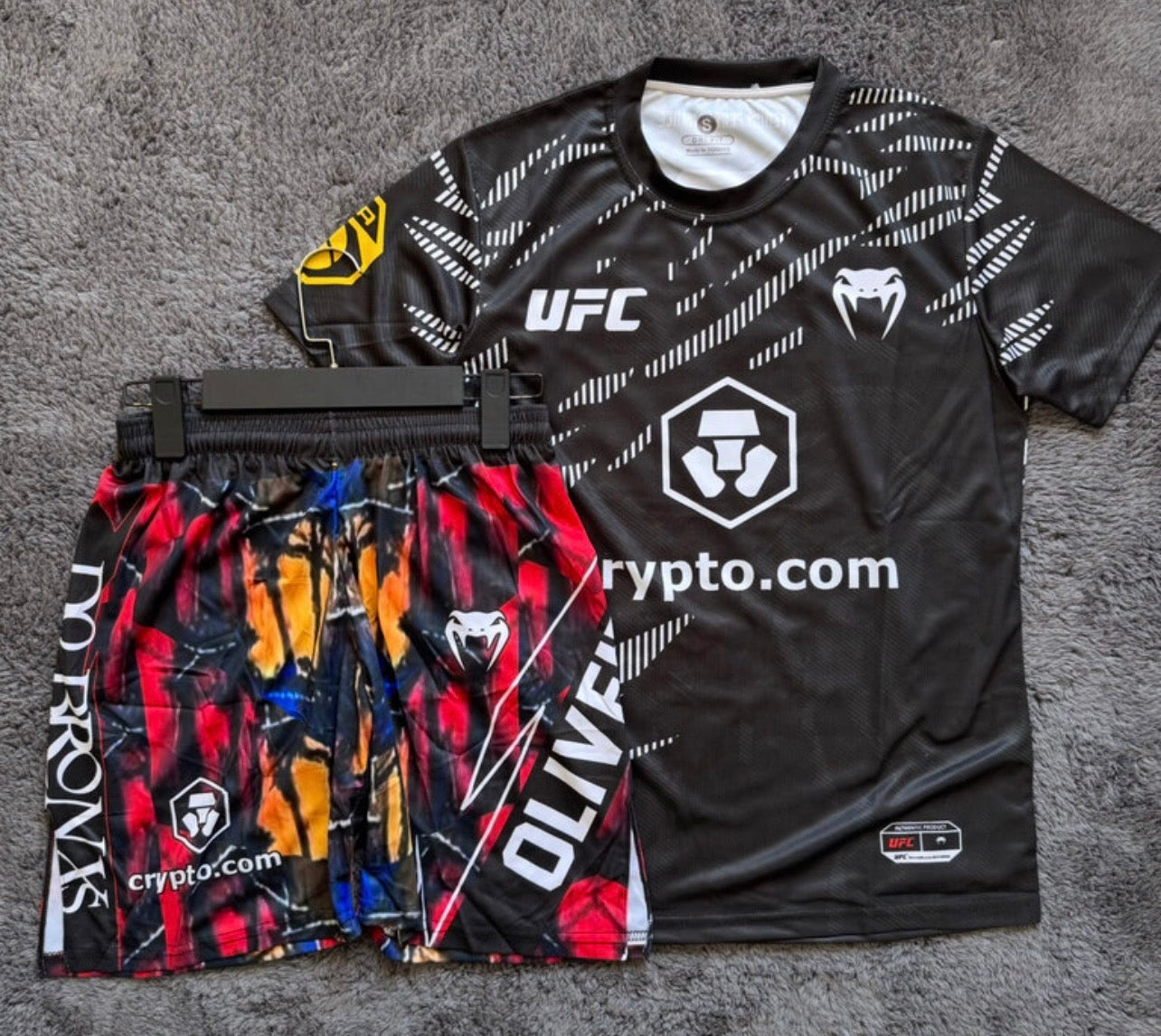 CHARLES OLIVEIRA BLACK AND RED COMBO
