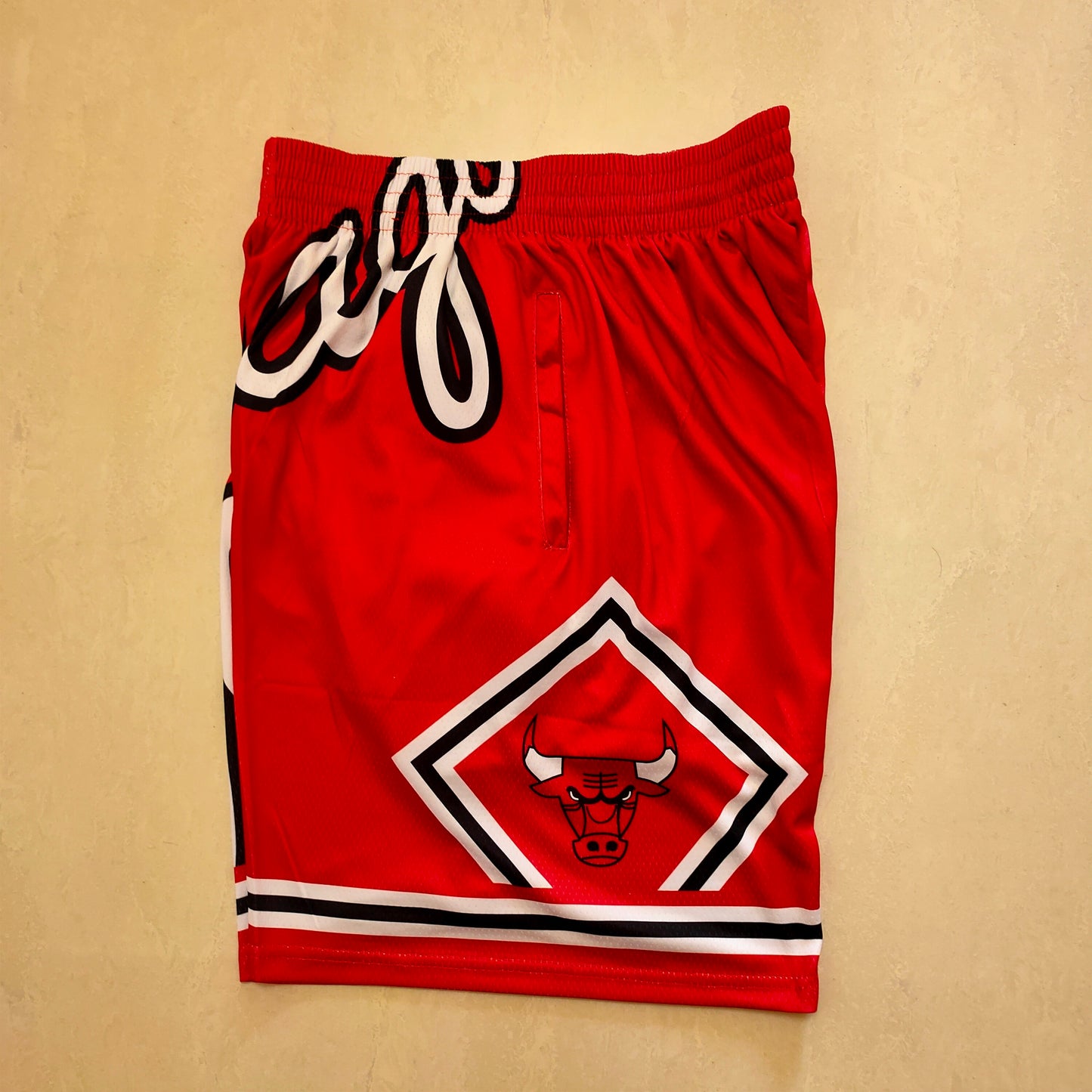 CHICAGO BULLS RED SHORTS