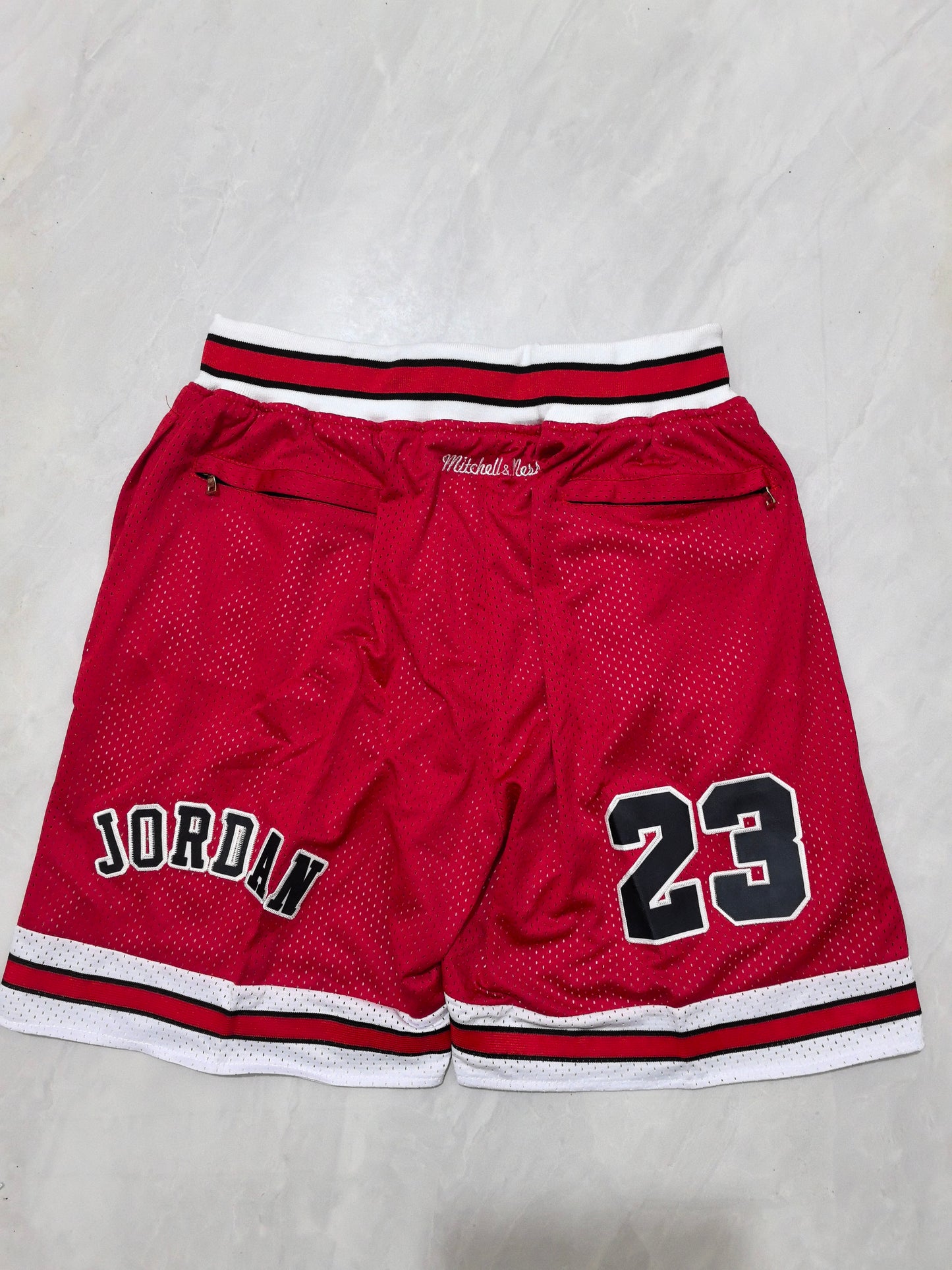 CHICAGO BULLS RED SHORTS