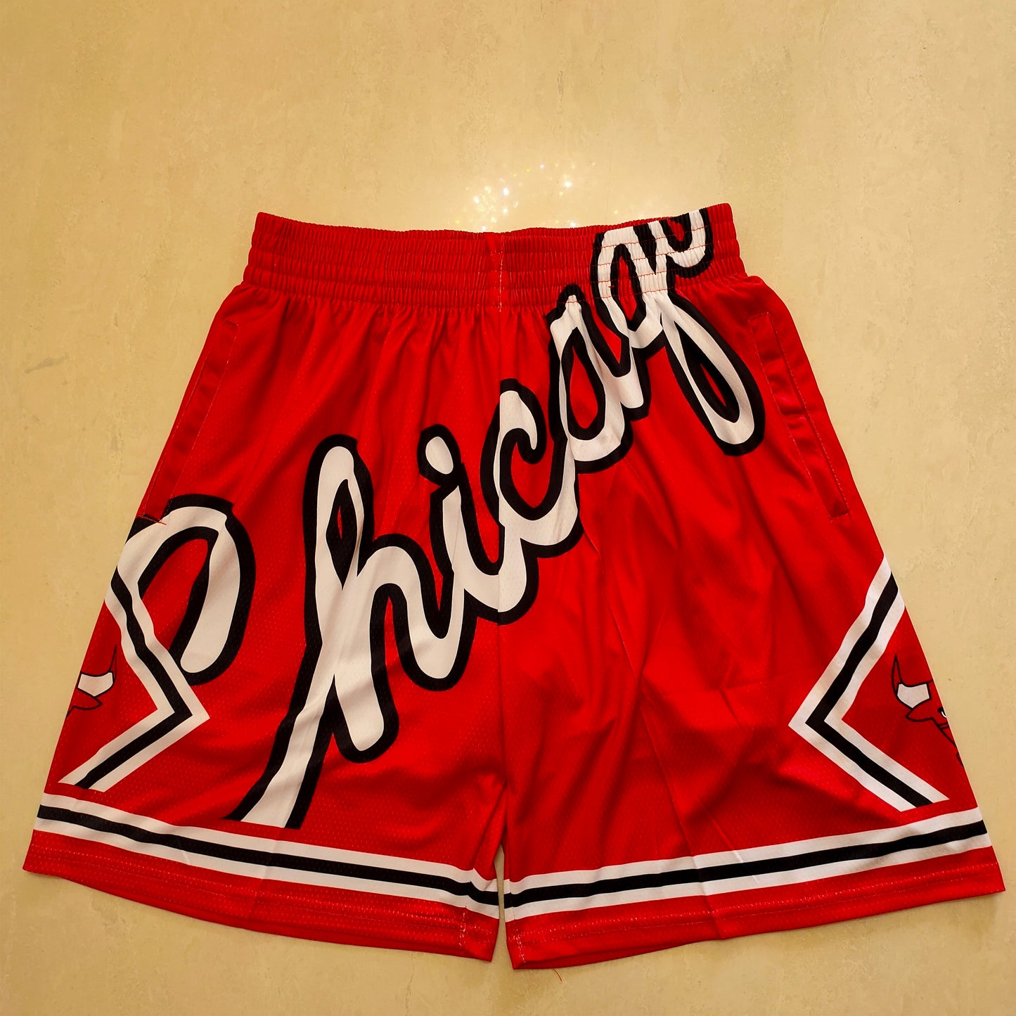CHICAGO BULLS RED SHORTS