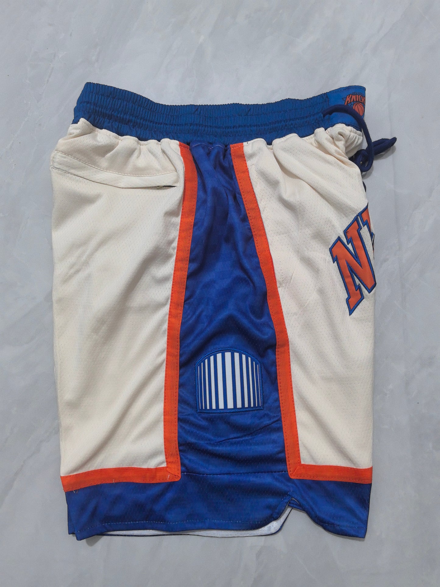 NEW YORK KNICKS BEIGE SHORTS