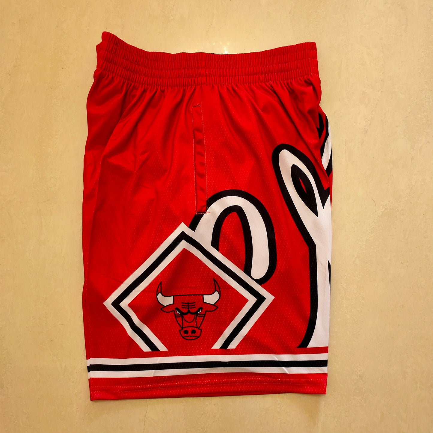 CHICAGO BULLS RED SHORTS