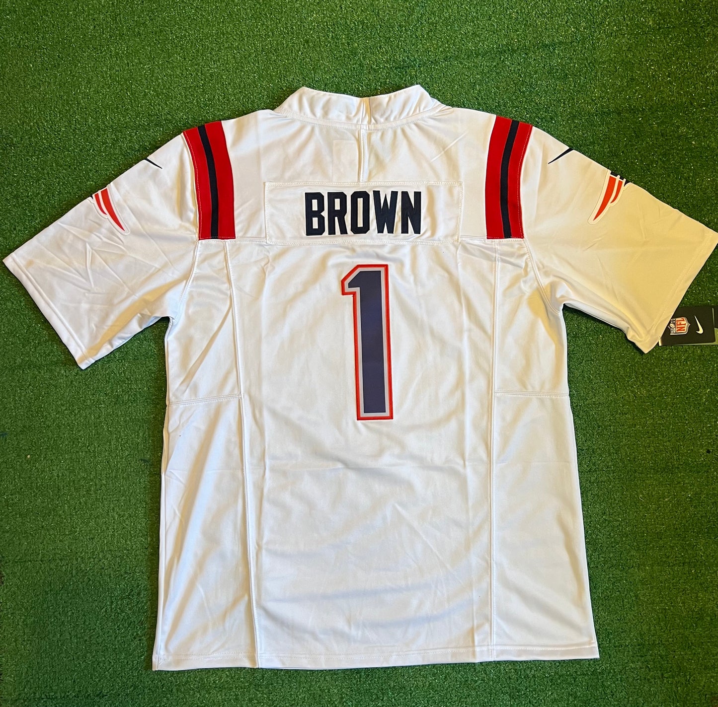 NEW ENGLAND PATRIOTS AJ BROWN WHITE JERSEY
