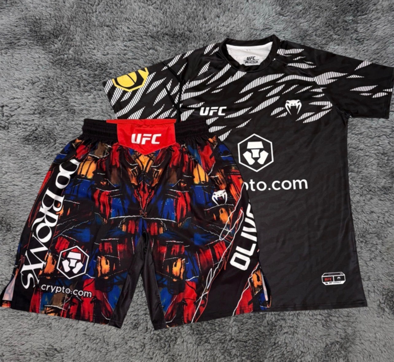 CHARLES OLIVEIRA BLACK AND RED COMBO