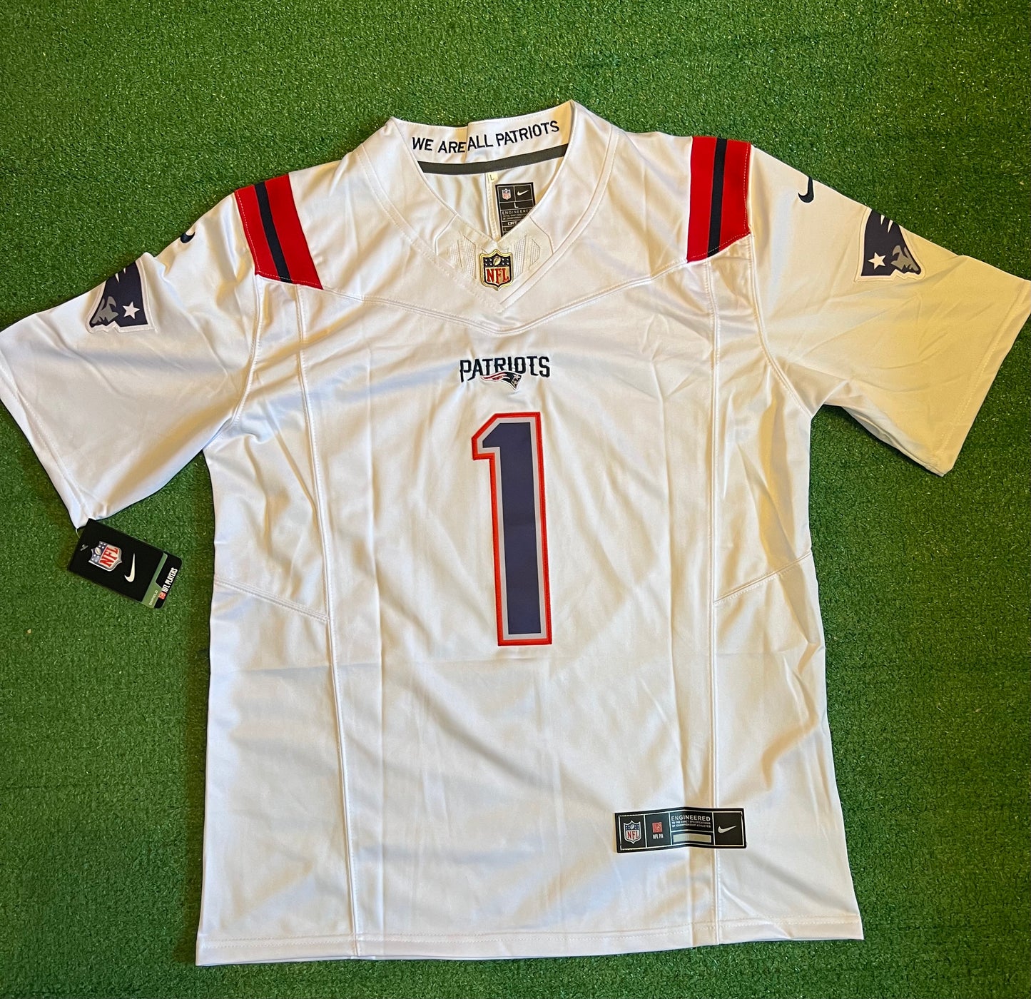NEW ENGLAND PATRIOTS AJ BROWN WHITE JERSEY