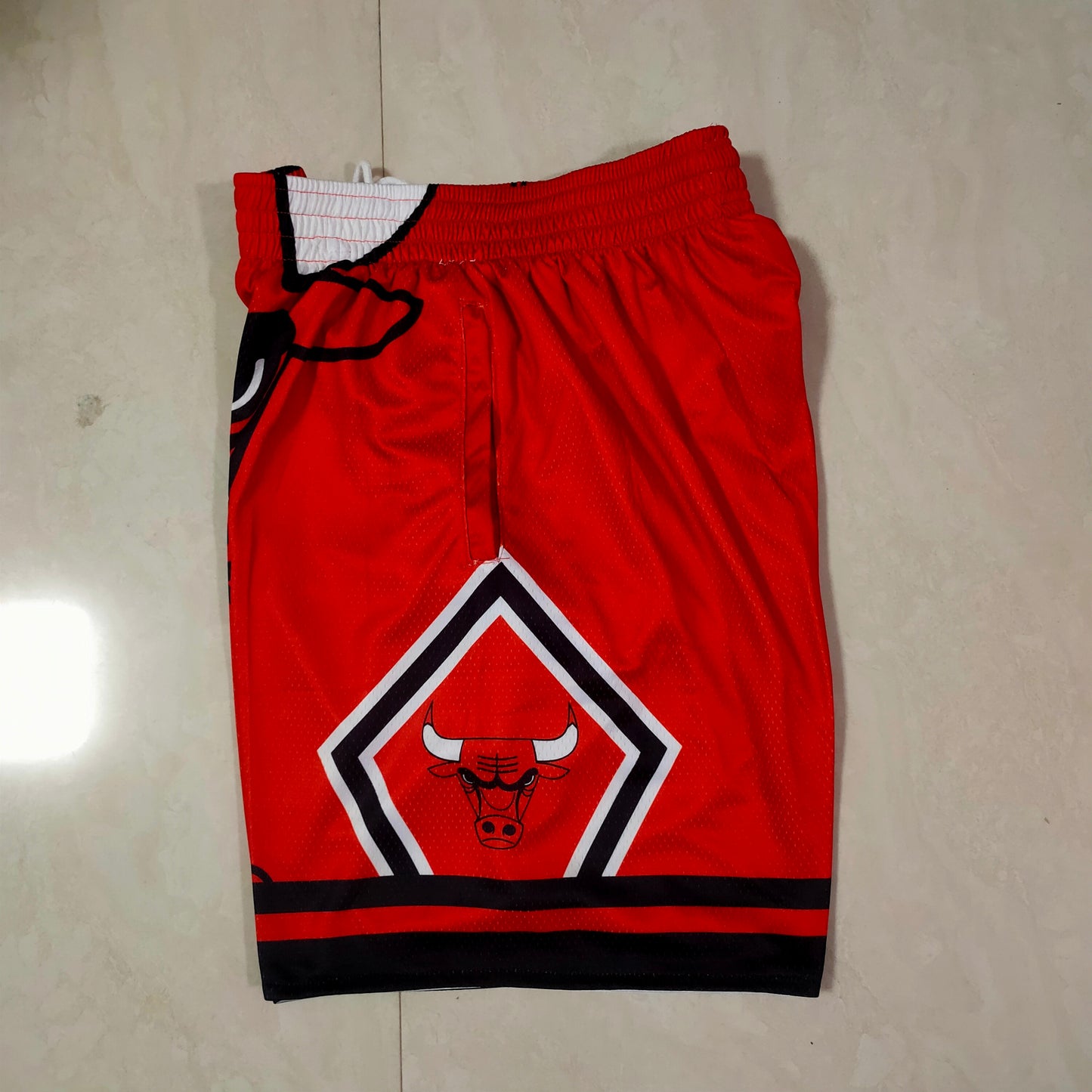 CHICAGO BULLS RED SHORTS
