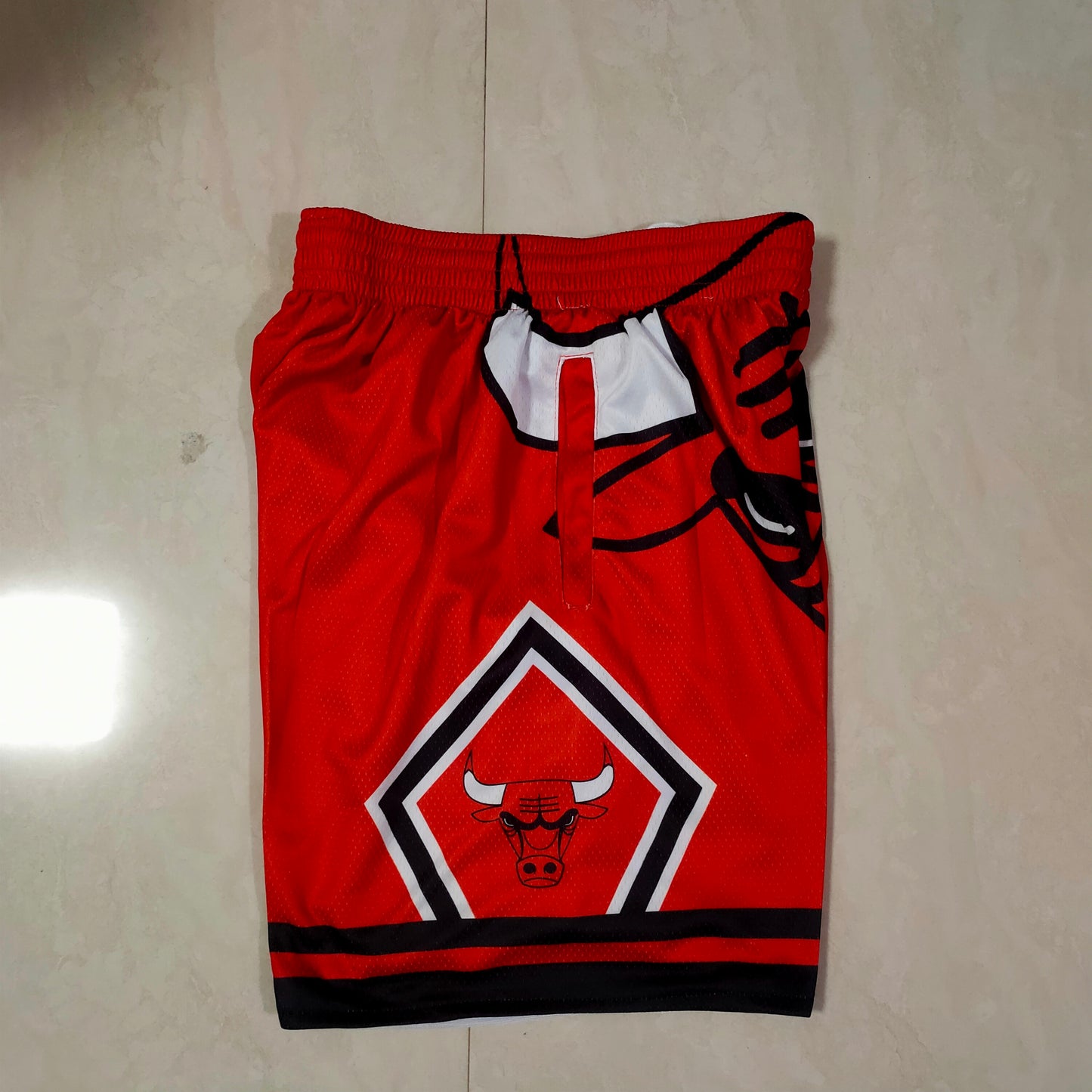 CHICAGO BULLS RED SHORTS