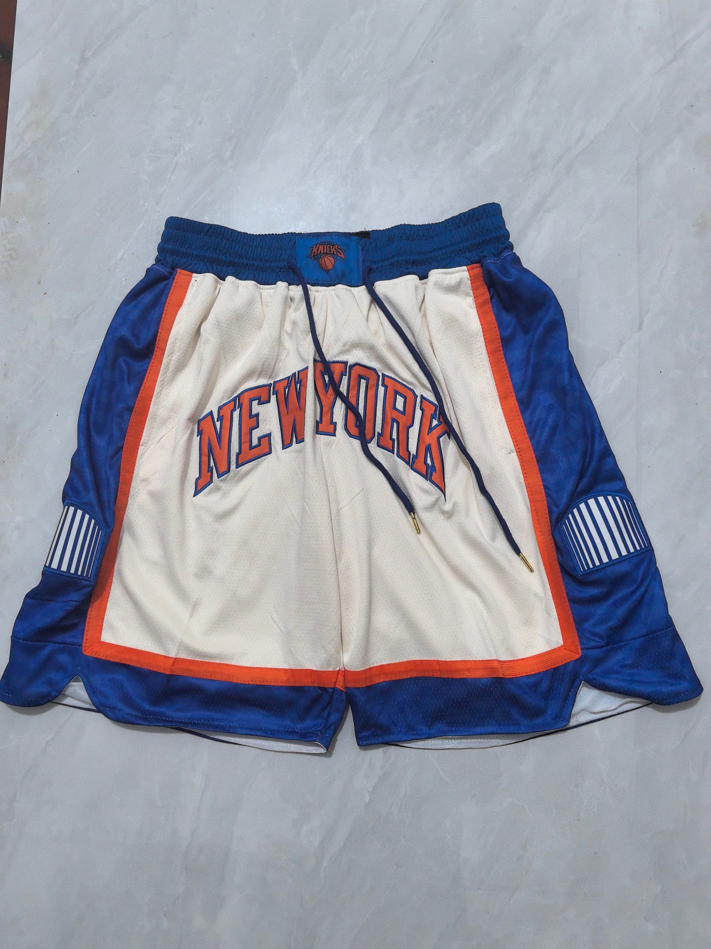 NEW YORK KNICKS BEIGE SHORTS