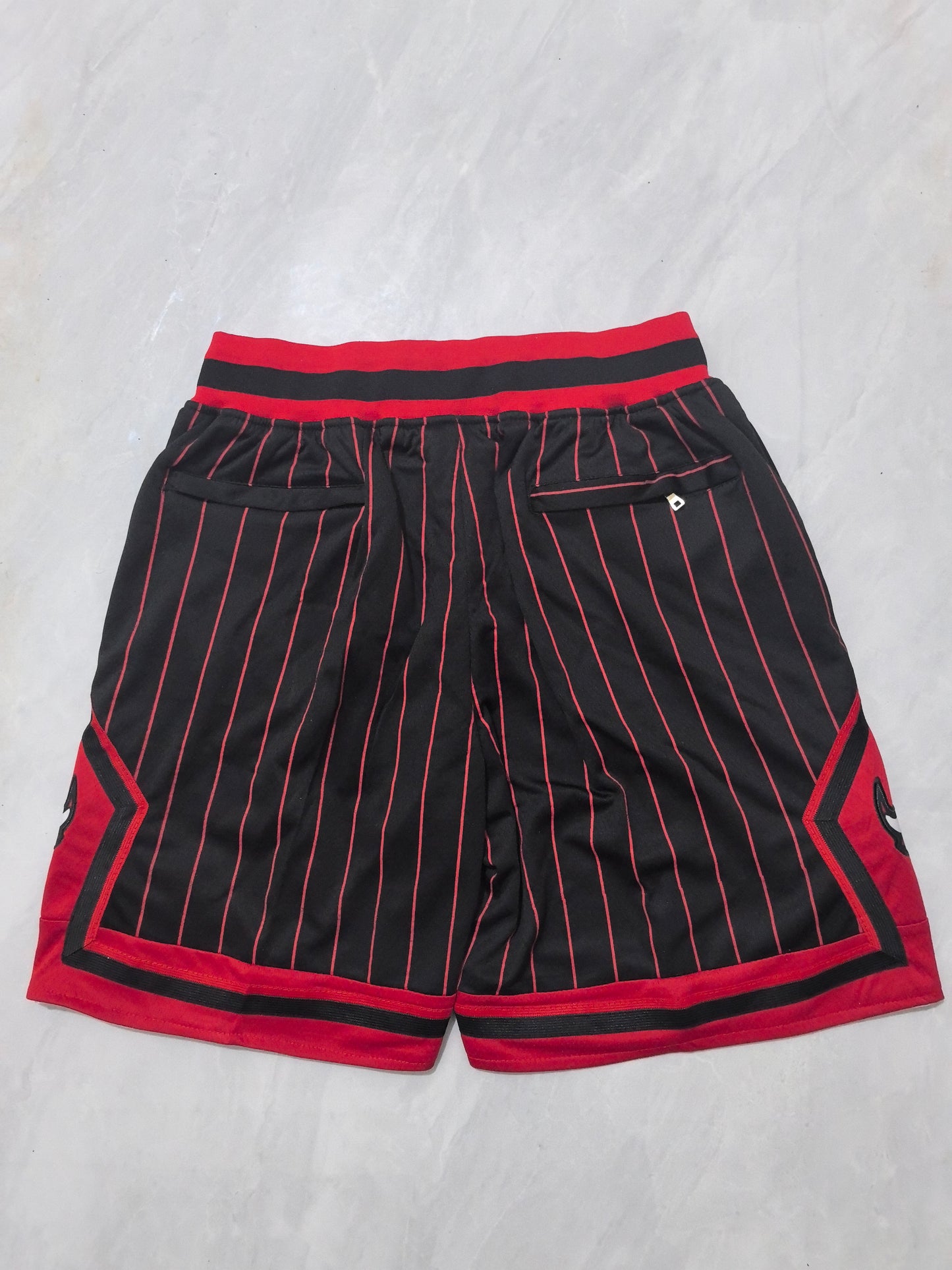 CHICAGO BULLS RED SHORTS