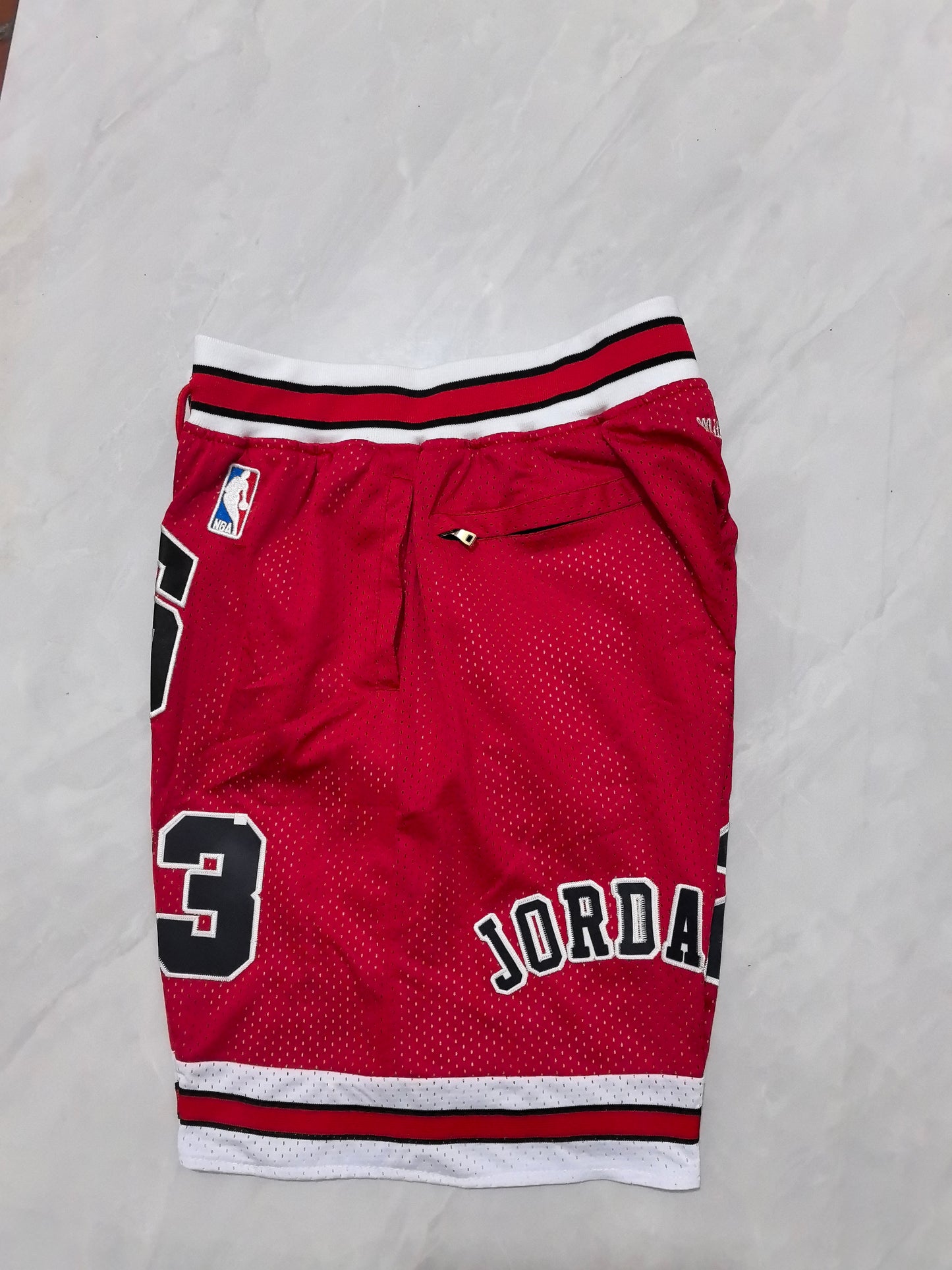 CHICAGO BULLS RED SHORTS