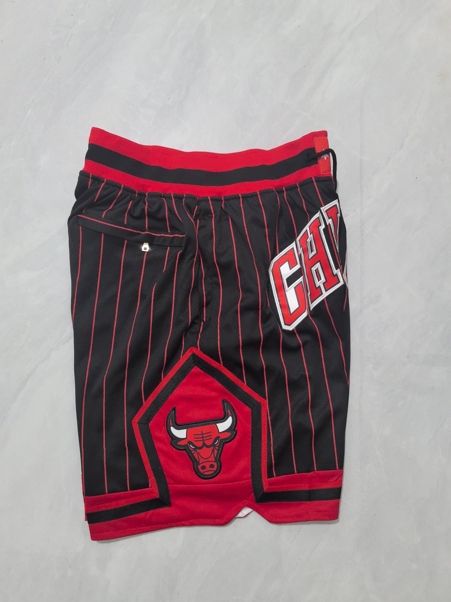 CHICAGO BULLS RED SHORTS