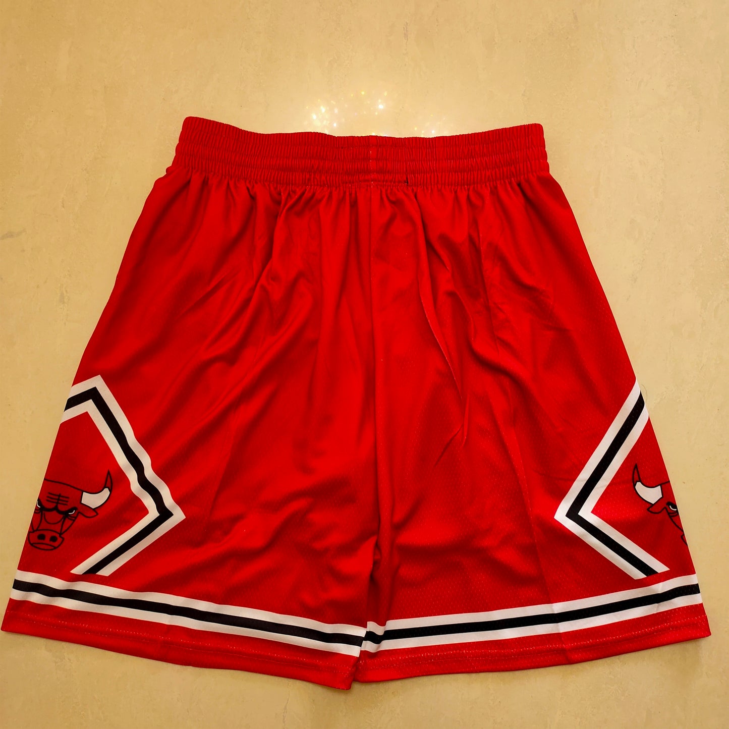 CHICAGO BULLS RED SHORTS